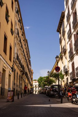 Madrid şehir merkezindeki caddenin dikey görüntüsü. İspanya