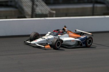 Indy 500 antrenmanı ve Indianapolis Motor Yarış Pisti 'nde yarışma hakkı