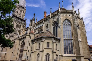 İsviçre 'deki tarihi Bern katedralinin ön cephesi.