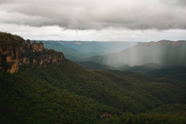 Yeni Güney Galler 'in Mavi Dağları' ndaki güzel Jamison Vadisi manzarası.