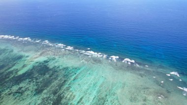 Filipinler 'deki Pasifik Okyanusu' nun havadan görünüşü