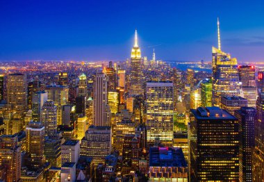 Akşamları New York şehrinin hava görüntüsü.