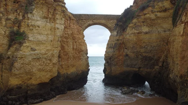 Widok Kamienny Most Zręcznościowy Nad Beach Students Lagos Portugalia — Zdjęcie stockowe