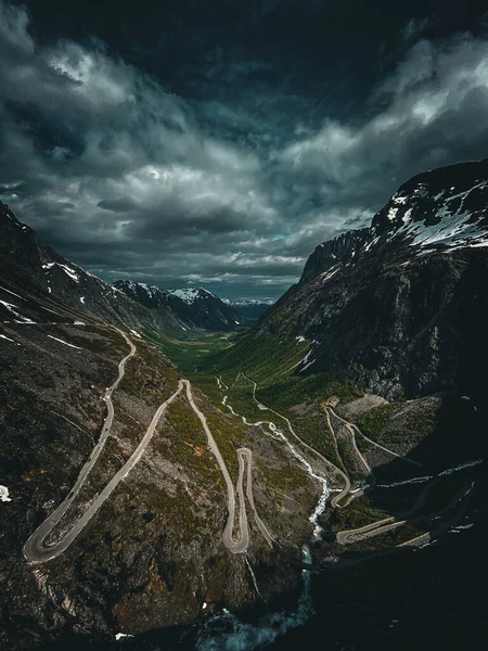 Beautiful View Road Mountainous Landscape Foggy Clouds — Stock Photo, Image