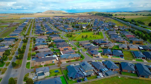 Tiro Aéreo Das Casas Organizadas Com Espaços Verdes Wallan Cidade — Fotografia de Stock