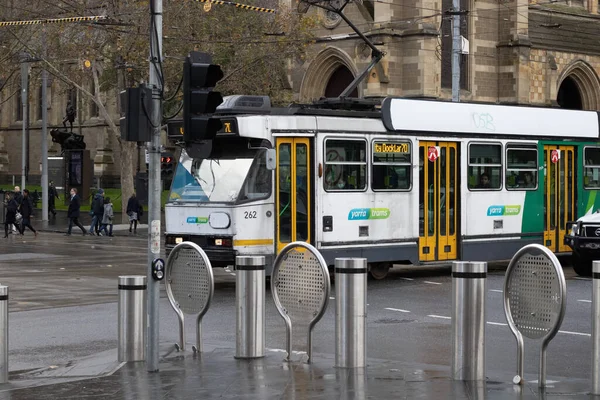 Melbourne Městské Tramvaje Křižovatce Ulic Nádraží Flinders — Stock fotografie