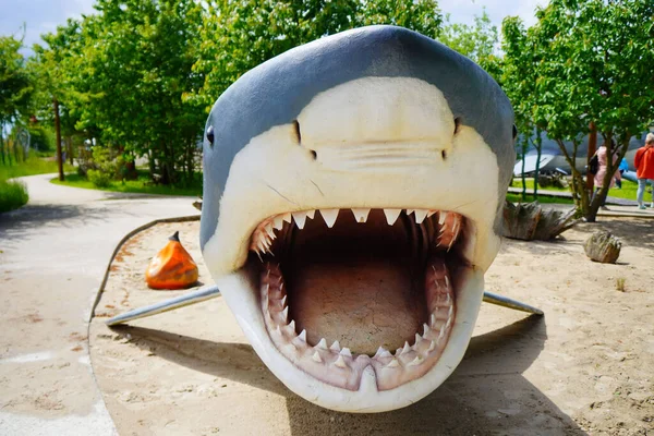 Modelo Tiburón Blanco Con Dientes Afilados Parque Wieloryba —  Fotos de Stock