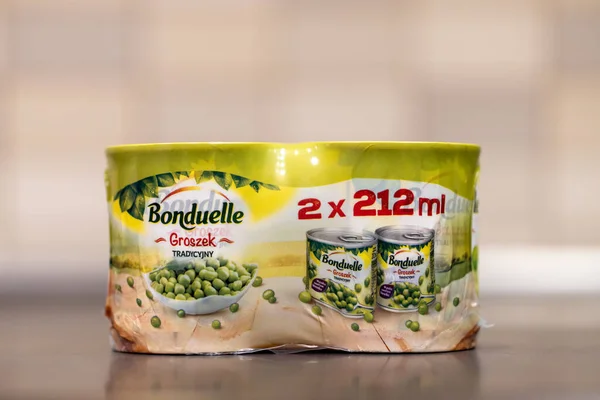 Closeup Green Peas Cans Bonduelle Brand Table — Stock Photo, Image