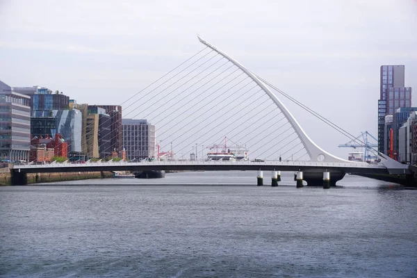 City Landscape Iconic Samuel Beckett Bridge Santiago Calatrava River Liffey — Stock Photo, Image