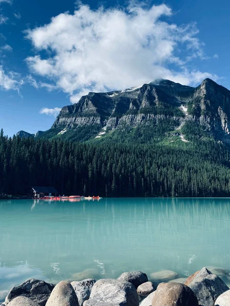 Vertical Shot Beautiful Lake Mountains — Stock Photo, Image