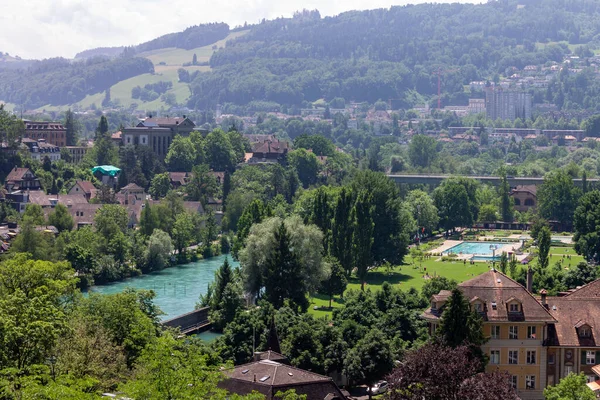 Luftburen Drönarbild Historiska Byggnader Bro Och Floden Aare Bern Schweiz — Stockfoto