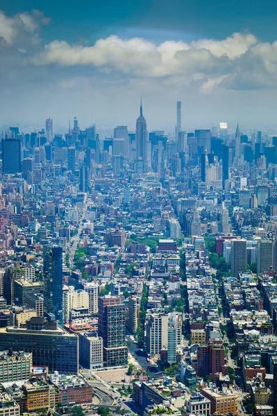 Colpo Aereo Verticale Paesaggio Urbano Nel Tempo Nuvoloso — Foto Stock