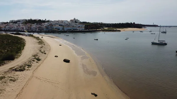 Colpo Aereo Del Mare Tranquillo Che Lava Sua Spiaggia Sabbiosa — Foto Stock