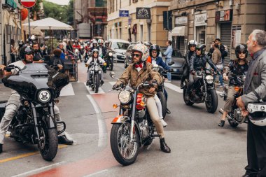 Seçkin Beyefendiler Turu 'nda sürücüler, prostat kanseriyle savaşmak için para toplama etkinliği, Cenova, İtalya