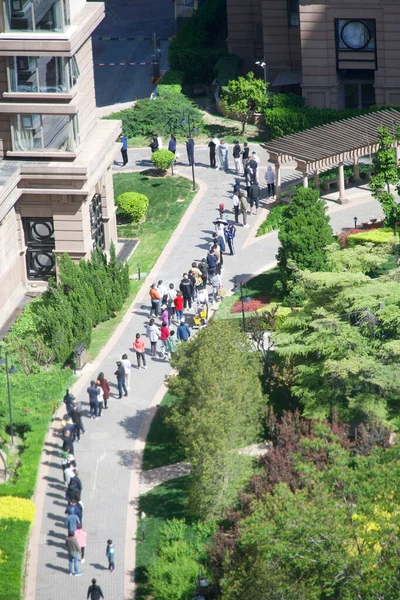 Vertical Aerial View People Queue Covid Testing Beijing While Community — Stock Photo, Image