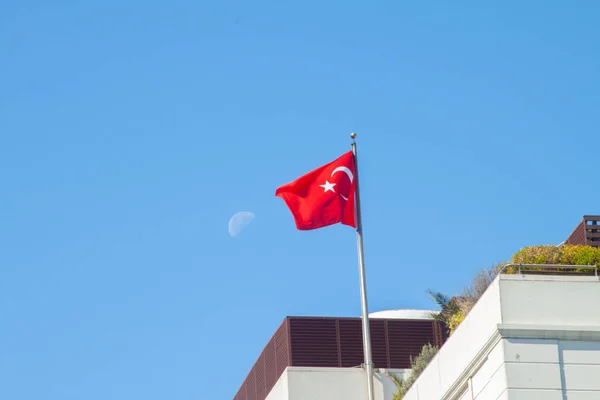 Bandeira Ondulante Turquia Poste Metal Com Fundo Lua — Fotografia de Stock