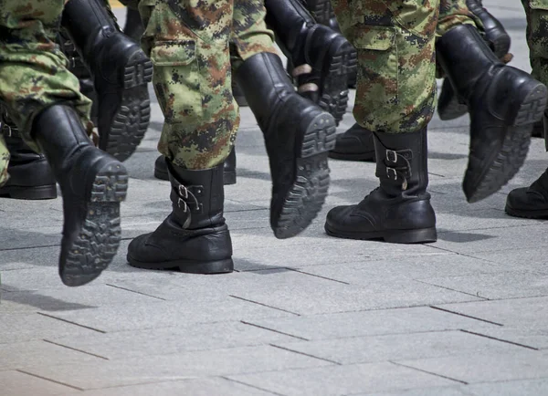 Närbild Skott Militära Stövlar Marscherar Formation — Stockfoto