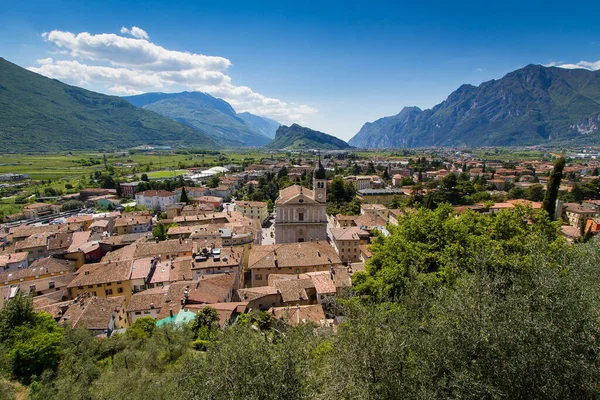 Přehled Vesnice Arco Severně Lago Garda Itálii Krásného Letního Dne — Stock fotografie