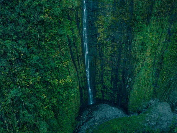 Scenic View Honokohau Waterfall Flowing Green Mountains Maui Hawaii — Stock Photo, Image