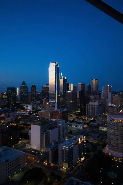 Colpo Verticale Grattacieli Moderni Tramonto Nel Centro Dallas Texas — Foto Stock