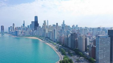 Chicago 'nun gökyüzü ve Michigan Gölü' nün havadan görüntüsü.