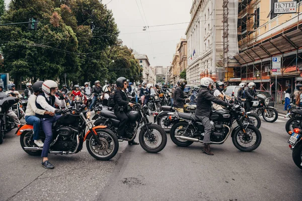 Kerumunan Pembalap Distinguished Gentleman Ride Acara Penggalangan Dana Genova Italia — Stok Foto