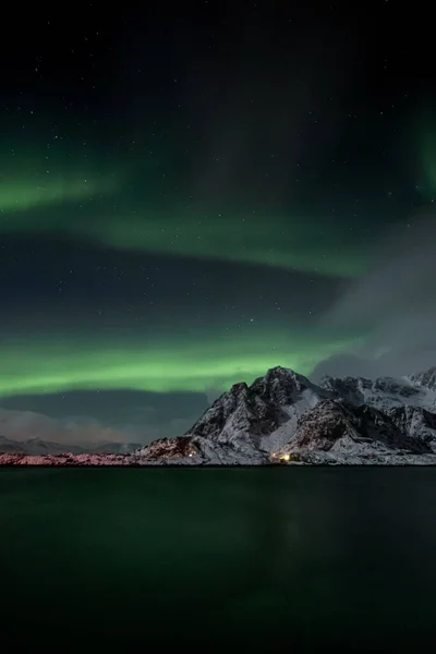 挪威罗浮敦群岛Reine上方的Aurora Borealis美景 — 图库照片