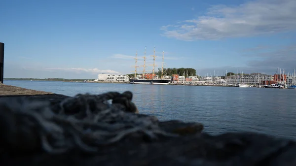 Ett Gäng Fartyg Yachter Och Båtar Hamnen Travemuende Tyskland — Stockfoto