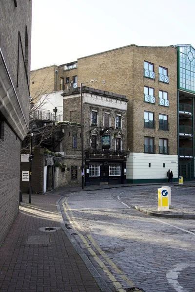 Plano Vertical Una Calle Ladrillo Vacía Con Edificios Este Londres —  Fotos de Stock