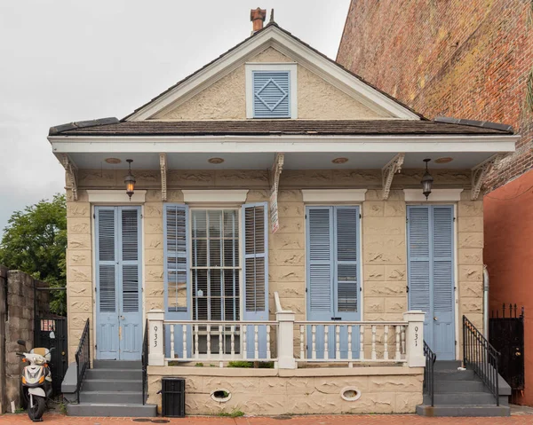 Una Bella Casa Storica New Orleans Bourbon — Foto Stock