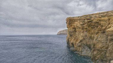 Ünlü Azure penceresinin kazadan önce olduğu yer..