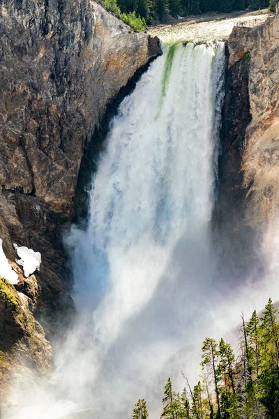 Disparo Vertical Las Cataratas Inferiores Del Yellowstone Gran Cañón —  Fotos de Stock