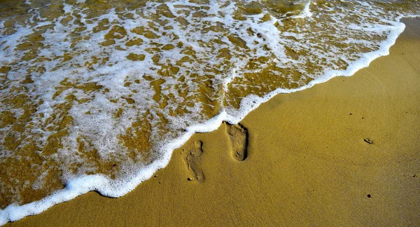 Крупный План Следов Песке Пляже — стоковое фото