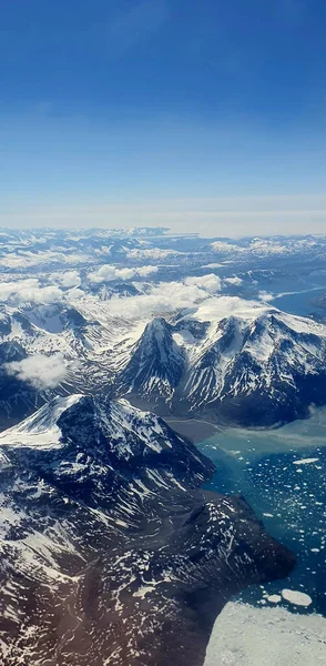 Eine Luftaufnahme Von Verschneiten Bergen Grönland — Stockfoto