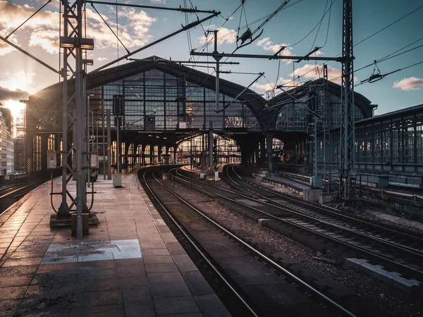夕暮れ時のベルリンの駅の美しいショット — ストック写真
