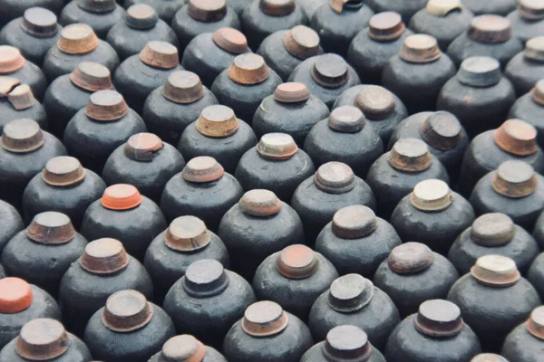 Çin alkolü şişelerinin yakın plan çekimi.