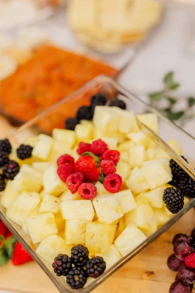 Meyve tabağının yakın çekimi.