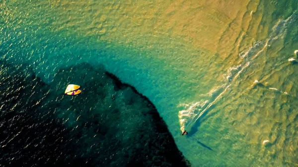 Eine Drohne Aus Der Luft Fotografiert Das Ruhige Flache Wasser — Stockfoto