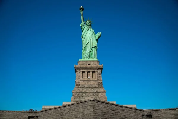 Statue Liberty Blue Sky Sunny Day — Stock Photo, Image