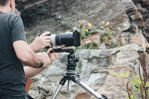 Close Shot Photographers Set Camera Tripod Stone — Stock Photo, Image