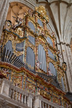 Salamanca, İspanya 'daki Gotik Katedrali' nin içindeki metro organına yakın çekim.