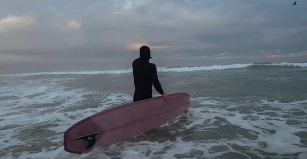 Back View Young Surfer Holding Surfing Board Going Sea — Stock Photo, Image