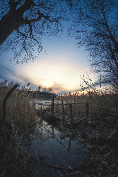 Μια Όμορφη Θέα Ενός Ηλιοβασιλέματος Στη Λίμνη Lopaevo Στη Ρωσία — Φωτογραφία Αρχείου