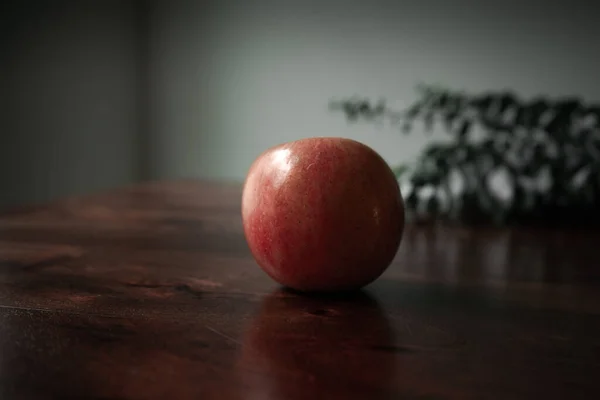 Fresh Apple Reflecting Wooden Table Foliage Background — Stock Photo, Image