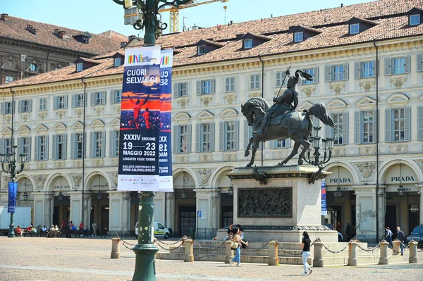 Logo Międzynarodowych Targów Książki Nadchodzącej Edycji Pokazywane Przed Budynkiem Turynie — Zdjęcie stockowe