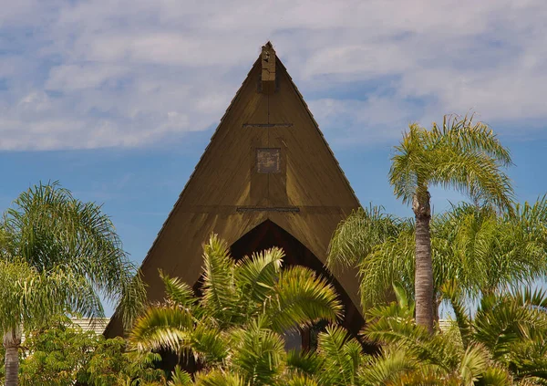 Beautiful Shot Wooden Triangular Cabin Surrounded Palms — Stock Photo, Image