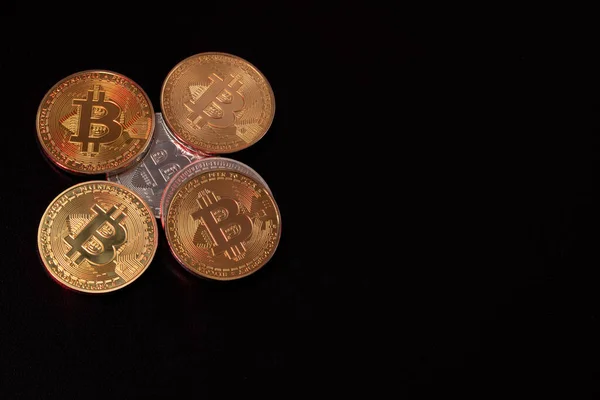 Close Bitcoins Isolados Fundo Preto — Fotografia de Stock