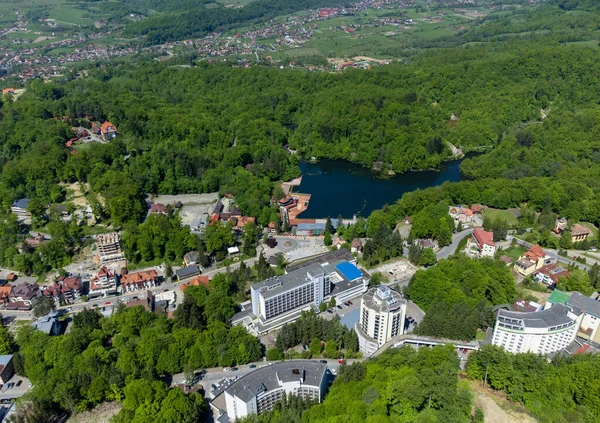 Çeşitli balneoklimateryal tedavileriyle ünlüdür.