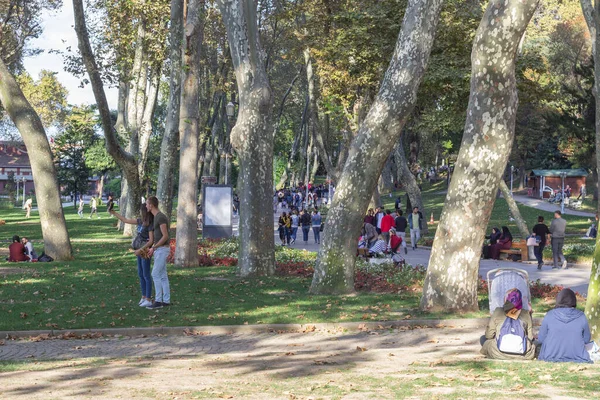 Personas Que Pasan Tiempo Glhane Park Estambul Pavo — Foto de Stock