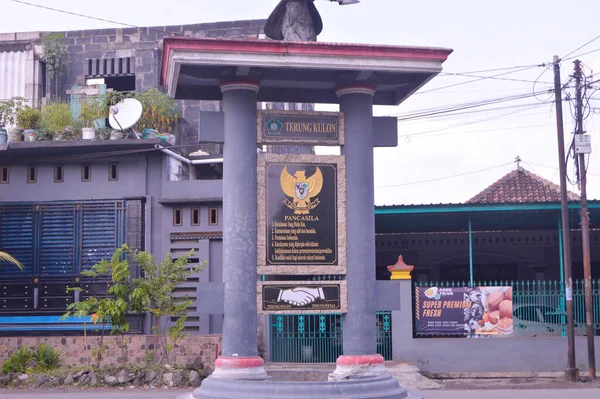 Monumento Garuda Pancasila Nel Villaggio Terung Wetan Distretto Krian Reggenza — Foto Stock